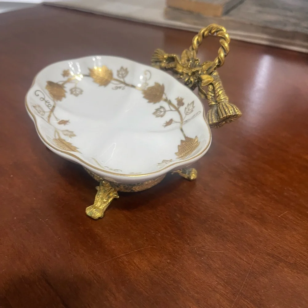 Hollywood Regency Vintage Bathroom Soap dish